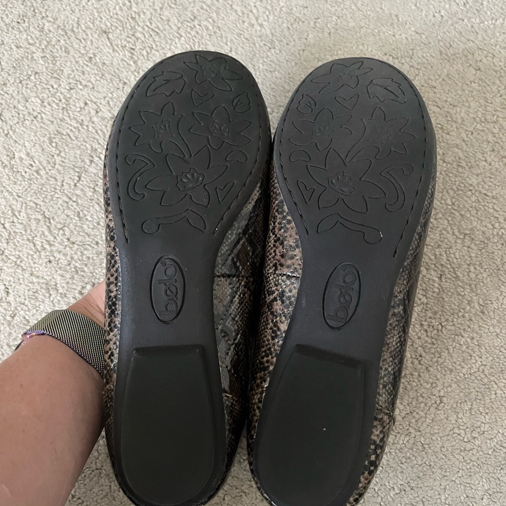 Brown Classic Flats with Rounded Toe Design - Picture 2 of 3
